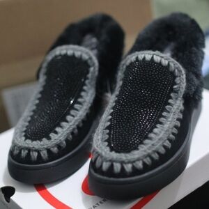 Blondo Black Waterproof Fur Shoes Size 8 NWOT.